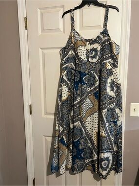 Bloomchic Blue & Cream Paisley Maxi Dress. Size 18-20